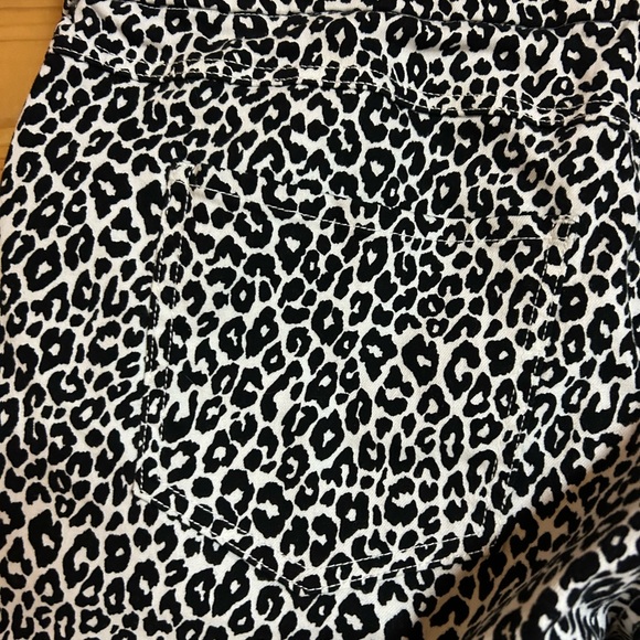 Women’s 24w petite jeans pants pockets animal print black white appears new - Picture 6 of 11